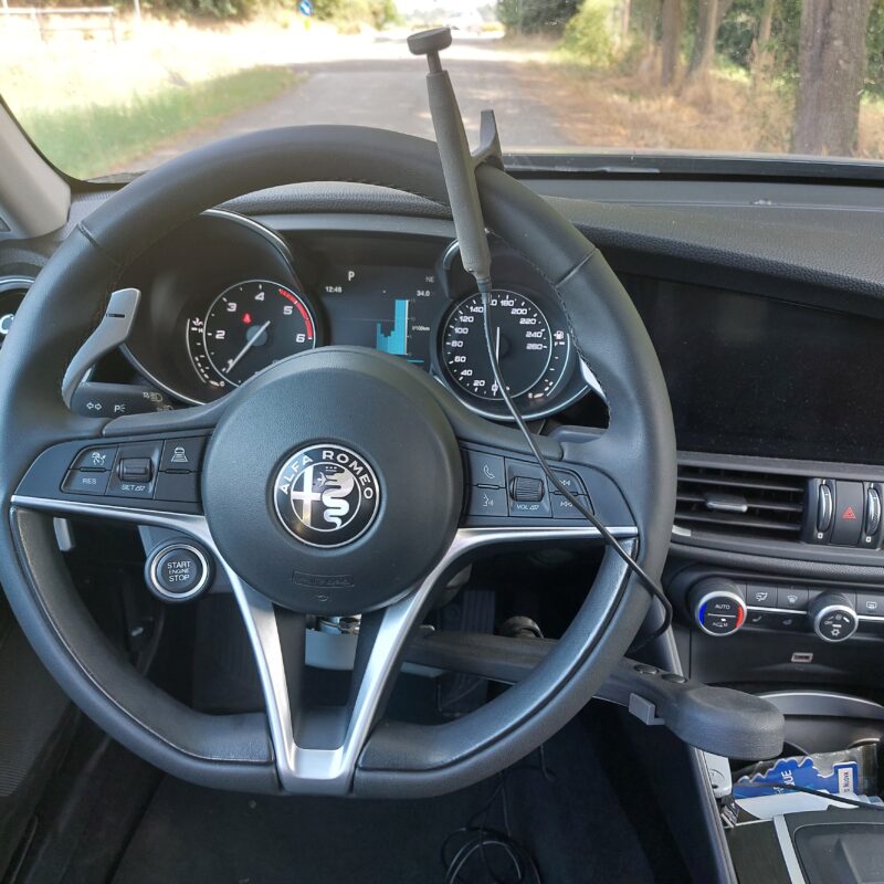 Volante auto con acceleratore 906ELC e comandi manuali