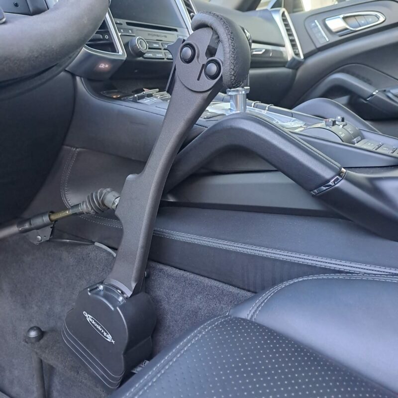 Freno a pavimento 907P installato su un sedile dell'auto