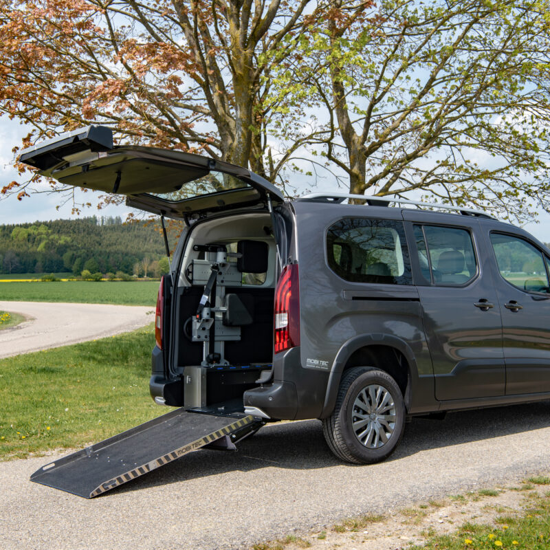 Citroen Berlingo L2 Plus M con rampa per disabili aperta