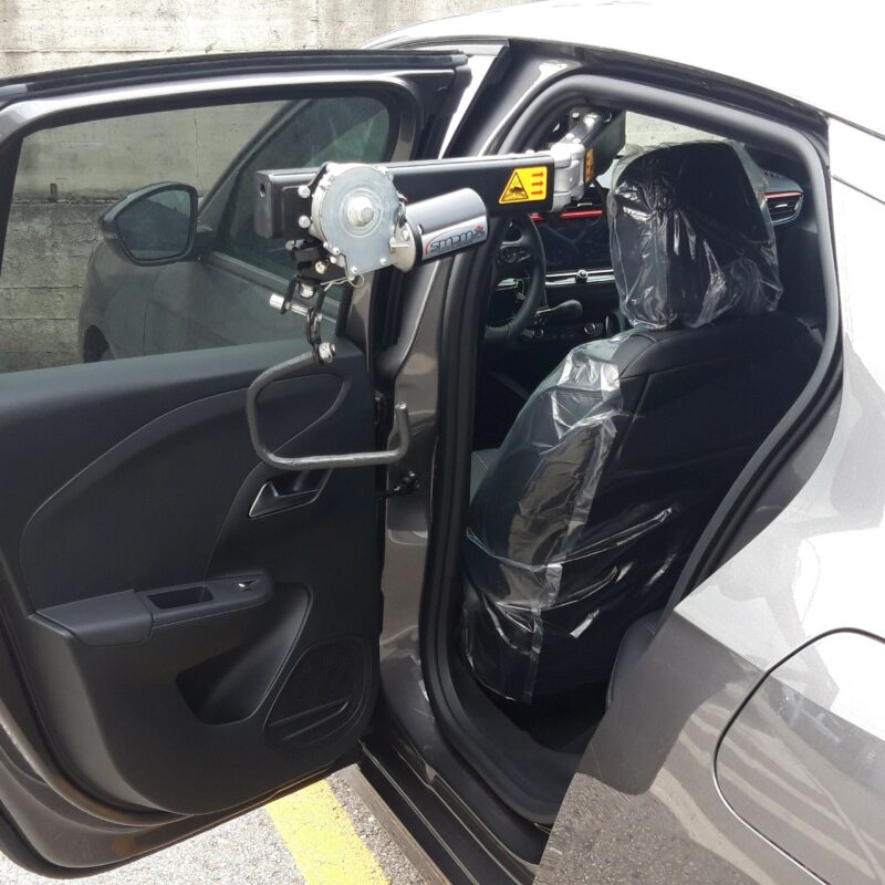 Gruetta solleva carrozzina Porta laterale SG35 installata su auto